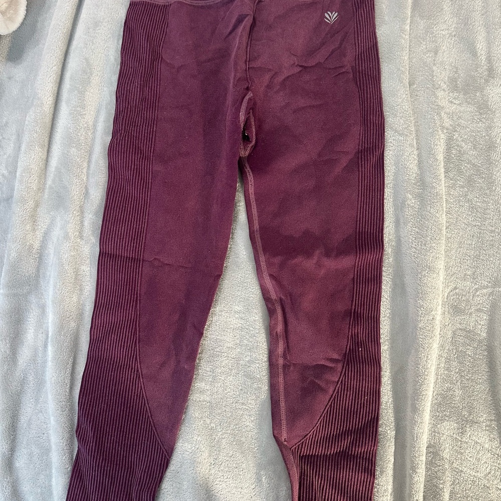 Forever 21 woman Burgundy Leggings
